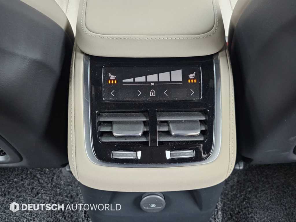 Volvo XC90 — photo 18