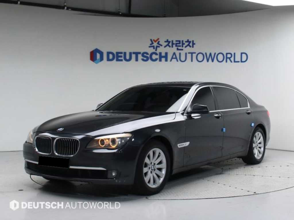 BMW 7-Series — photo 01