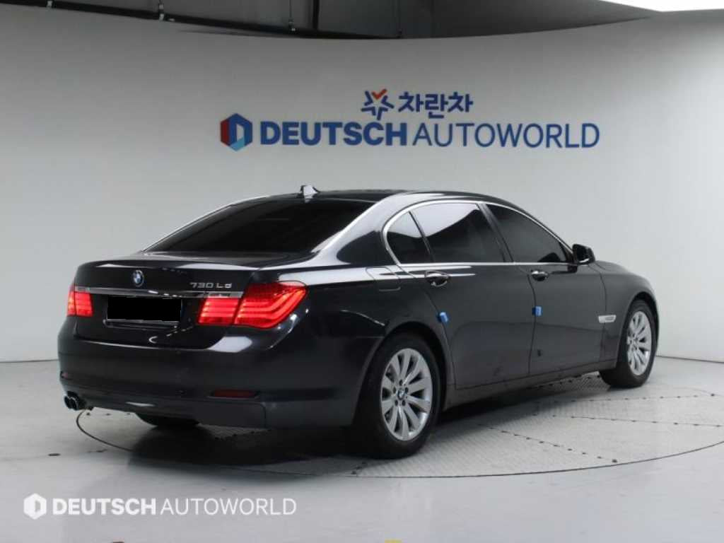 BMW 7-Series — photo 02