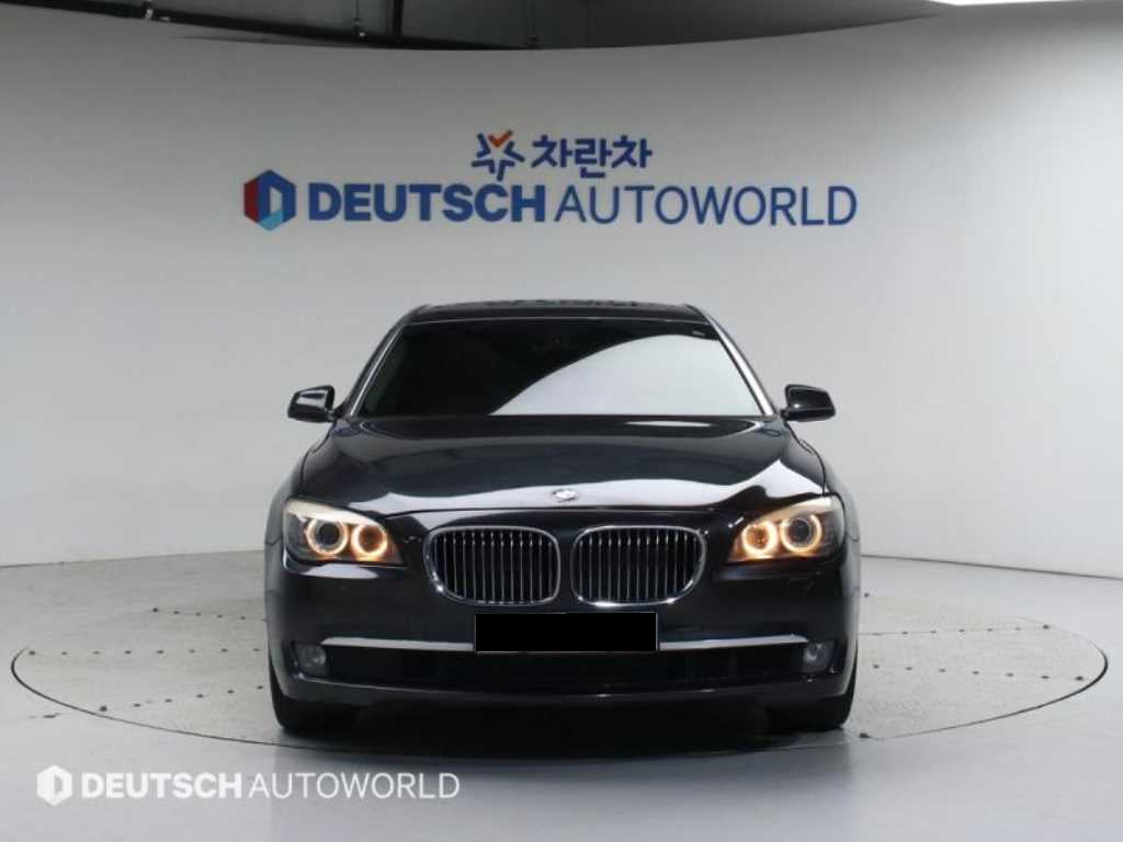 BMW 7-Series — photo 03