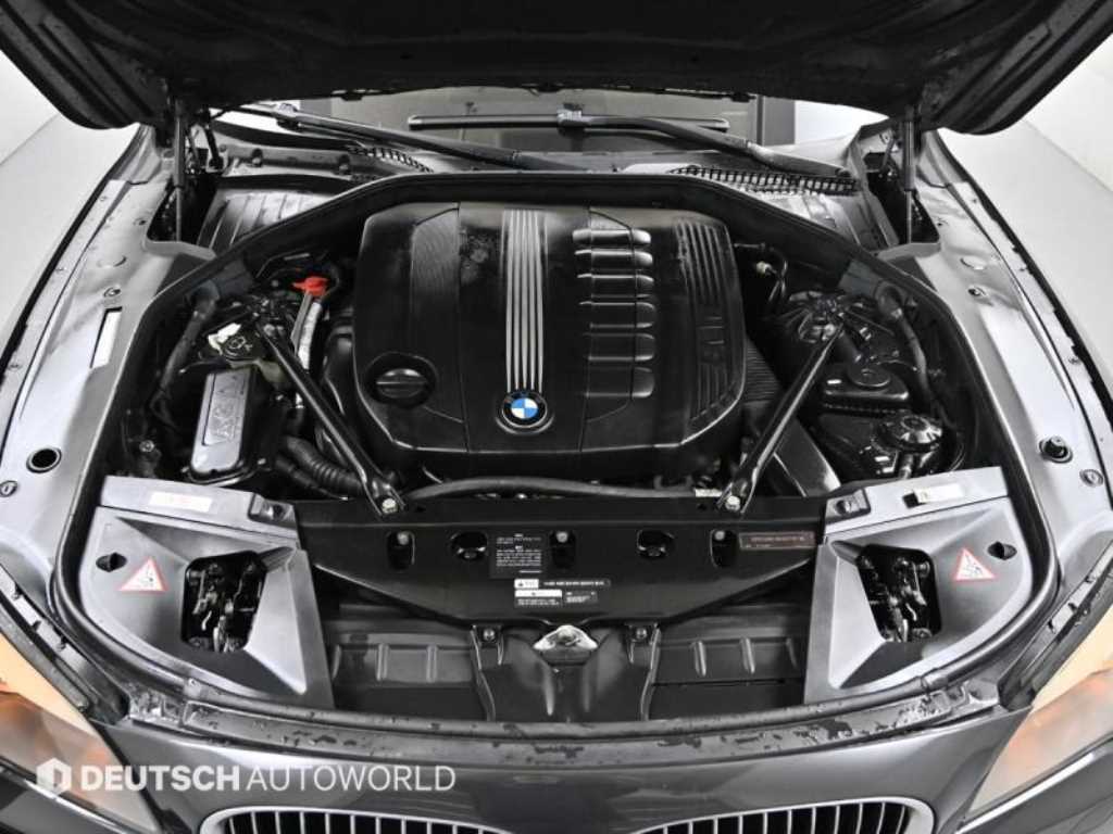 BMW 7-Series — photo 06