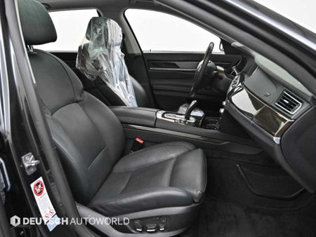 BMW 7-Series — photo 10