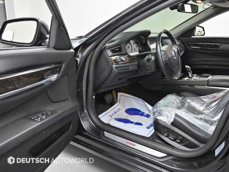 BMW 7-Series — photo 11