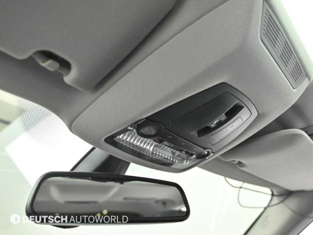 BMW 7-Series — photo 17