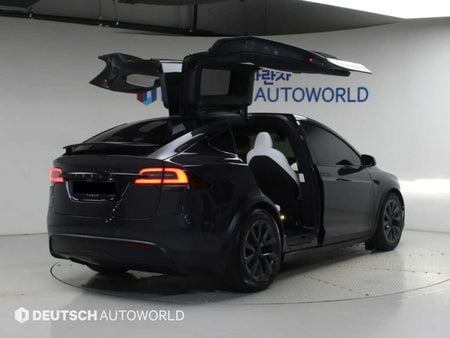 Tesla Model X — photo 02