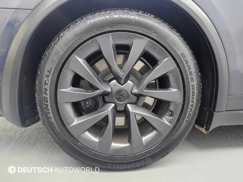 Tesla Model X — photo 05