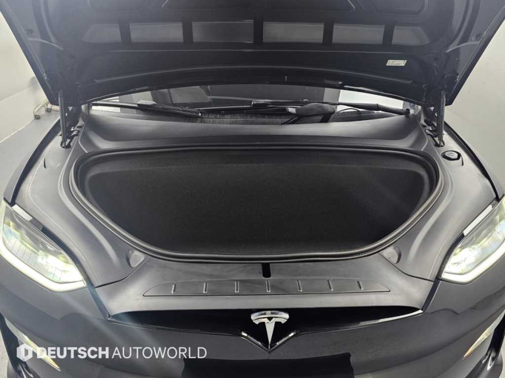 Tesla Model X — photo 06
