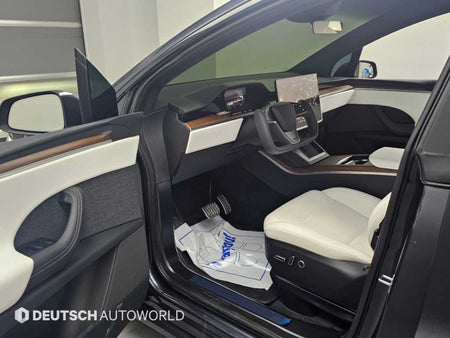 Tesla Model X — photo 11