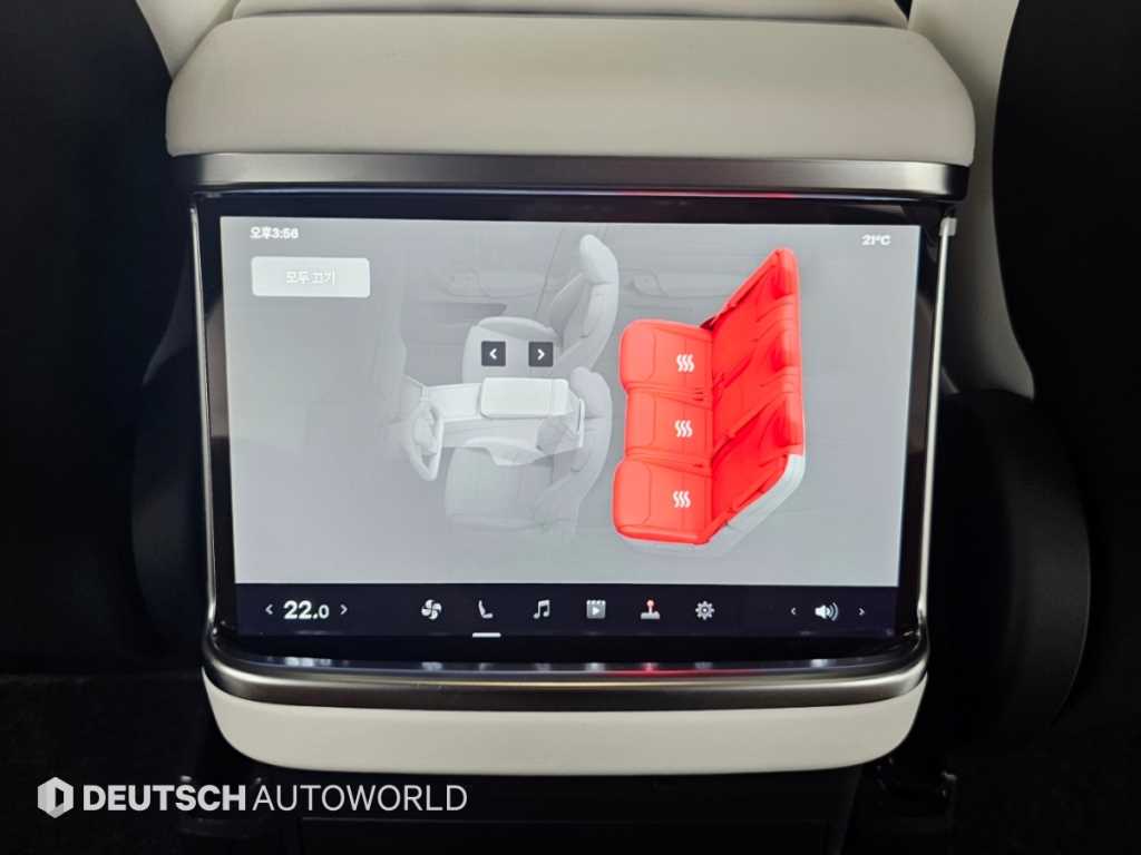 Tesla Model X — photo 16