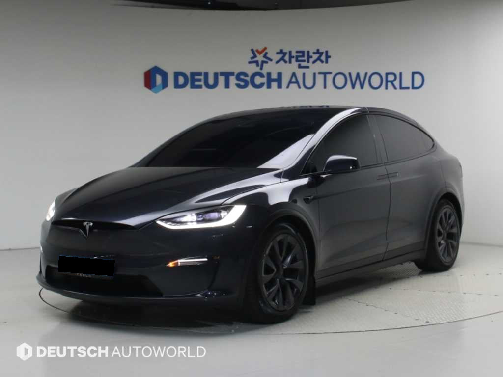 Tesla Model X — photo 20