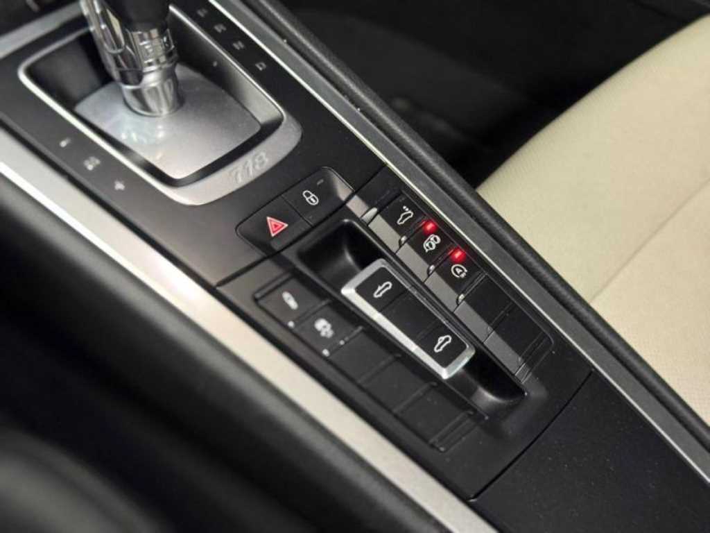 Porsche 718 — photo 15