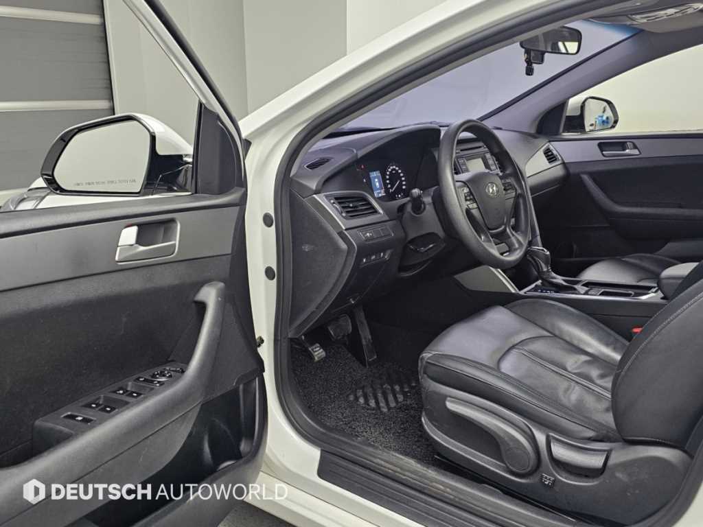 Hyundai Sonata — photo 11