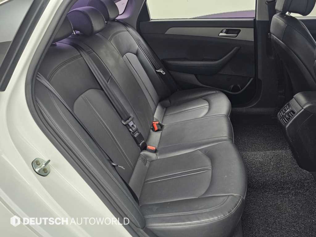 Hyundai Sonata — photo 12