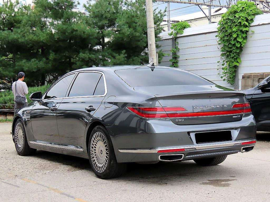 Genesis G90 — photo 03