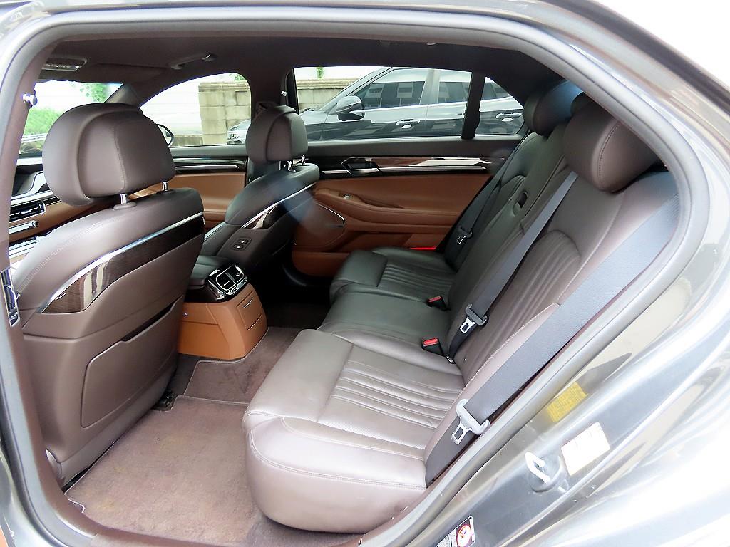 Genesis G90 — photo 06