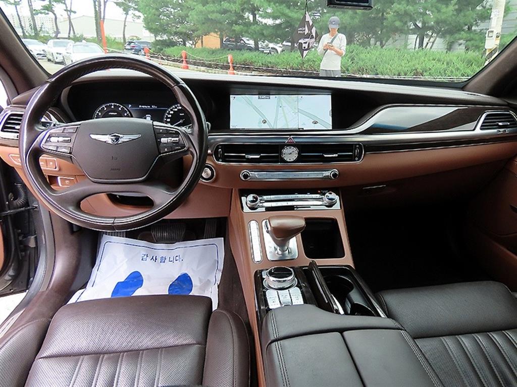 Genesis G90 — photo 07