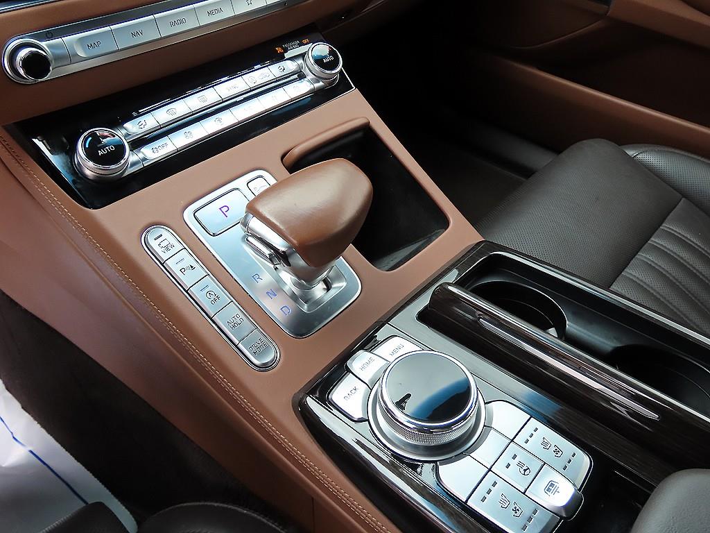 Genesis G90 — photo 11
