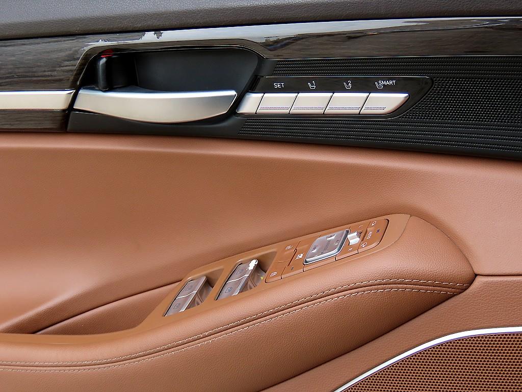 Genesis G90 — photo 12