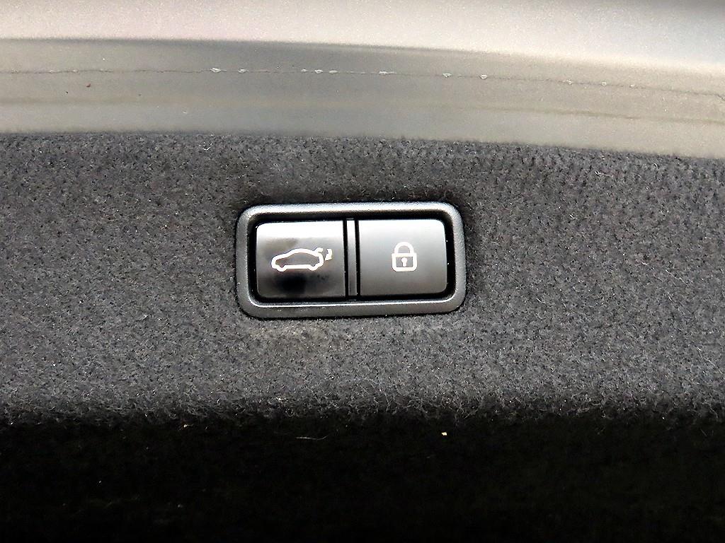 Genesis G90 — photo 16