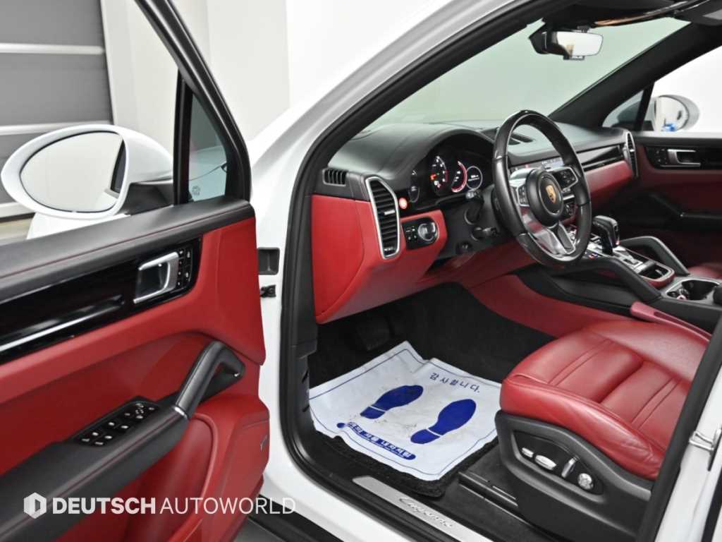 Porsche Cayenne — photo 11