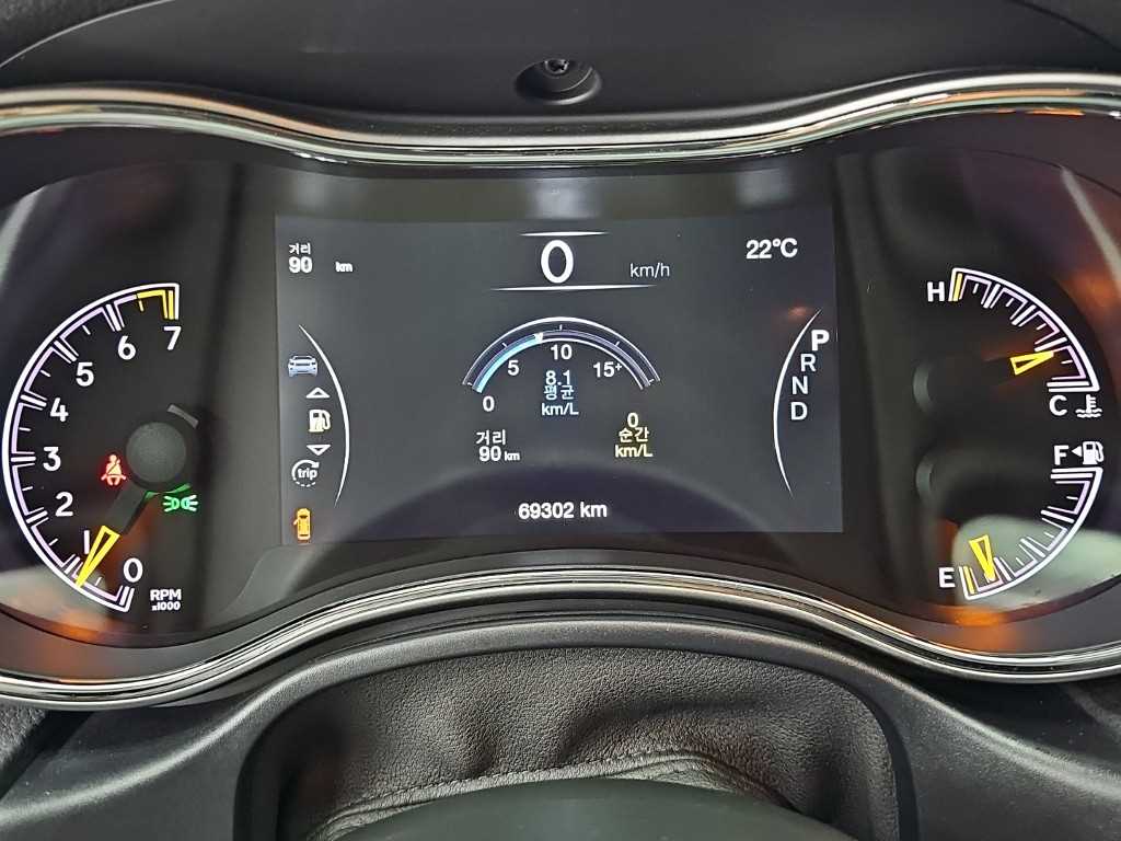 Jeep Cherokee — photo 06