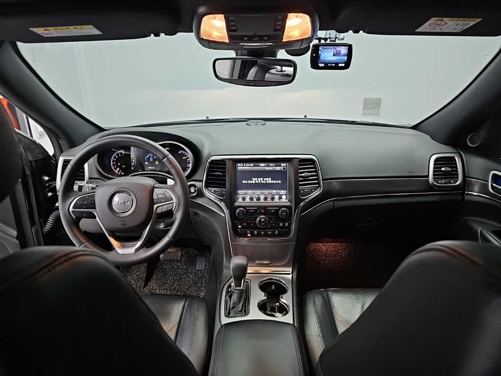 Jeep Cherokee — photo 07