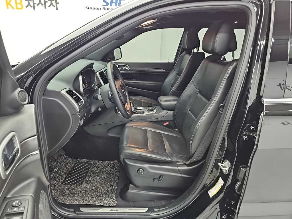 Jeep Cherokee — photo 11