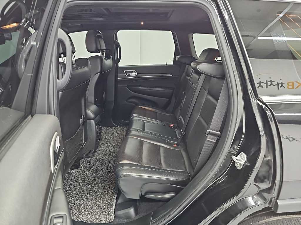 Jeep Cherokee — photo 12