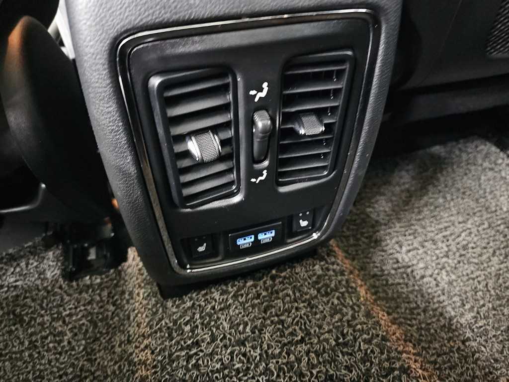 Jeep Cherokee — photo 13