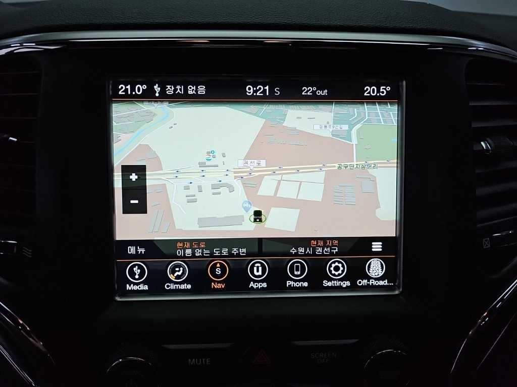 Jeep Cherokee — photo 15