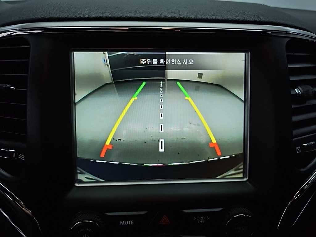 Jeep Cherokee — photo 16