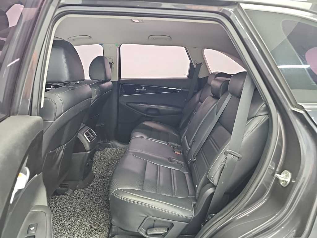 Kia Sorento — photo 12