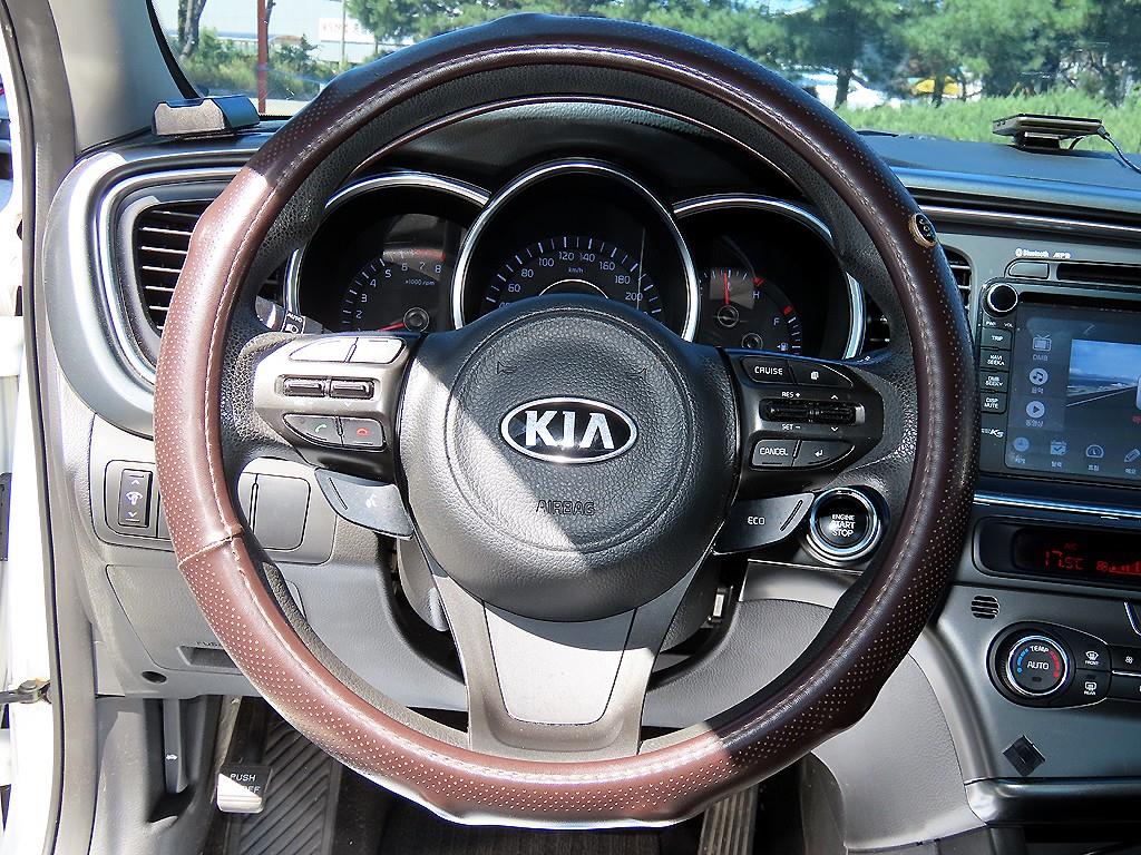 Kia K5 — photo 08