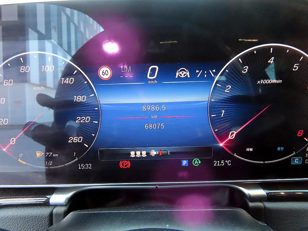 Mercedes-Benz S-Class — photo 09