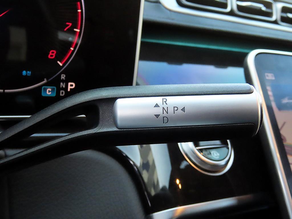 Mercedes-Benz S-Class — photo 11
