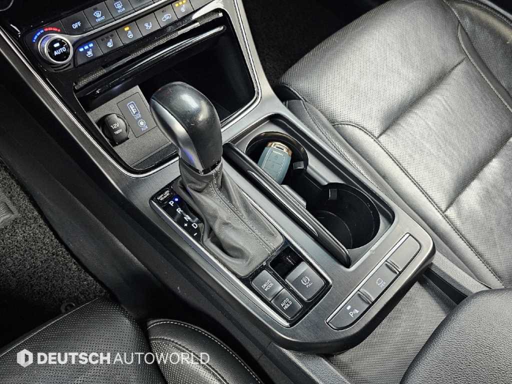 Hyundai Grandeur — photo 17