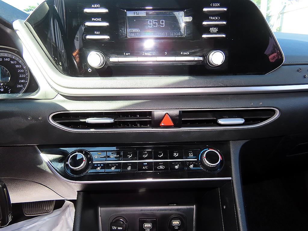 Hyundai Sonata — photo 13