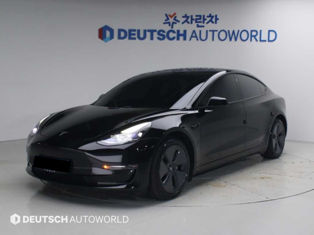 Tesla Model 3 — photo 01