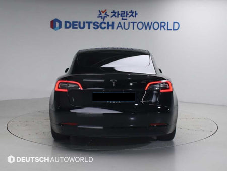 Tesla Model 3 — photo 04