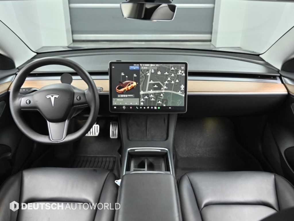 Tesla Model 3 — photo 07