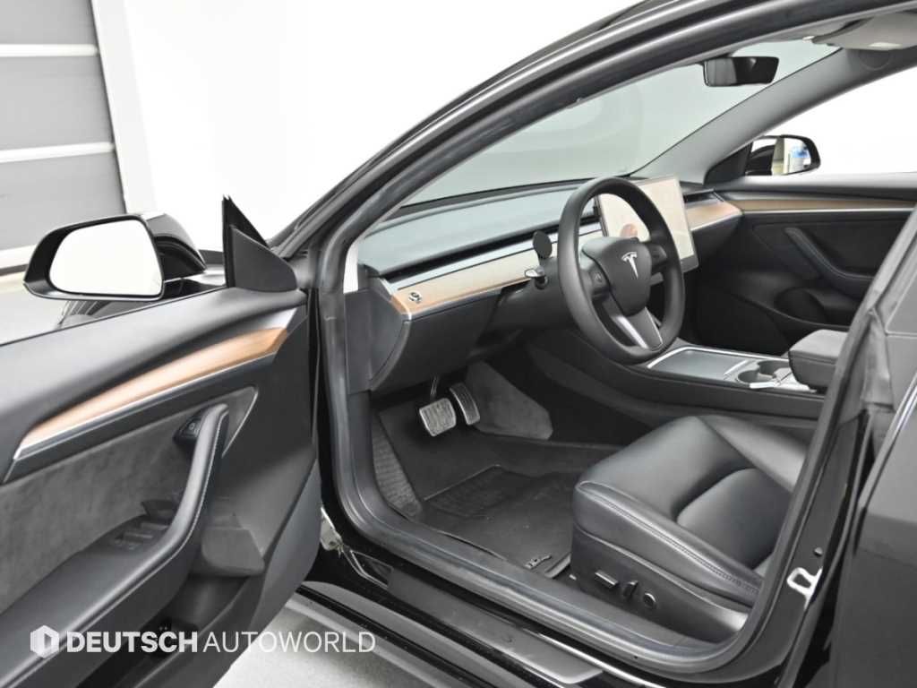 Tesla Model 3 — photo 11