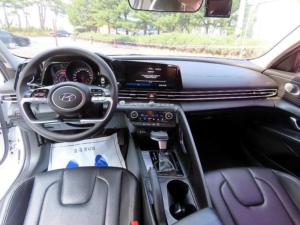 Hyundai Avante — photo 07