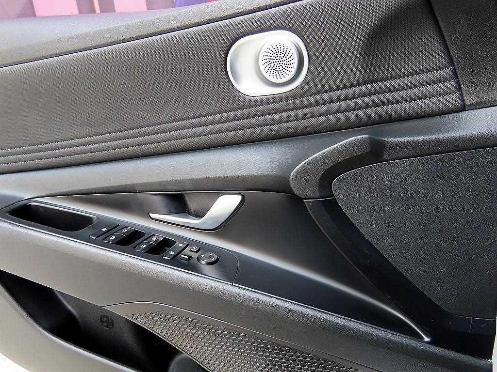 Hyundai Avante — photo 11