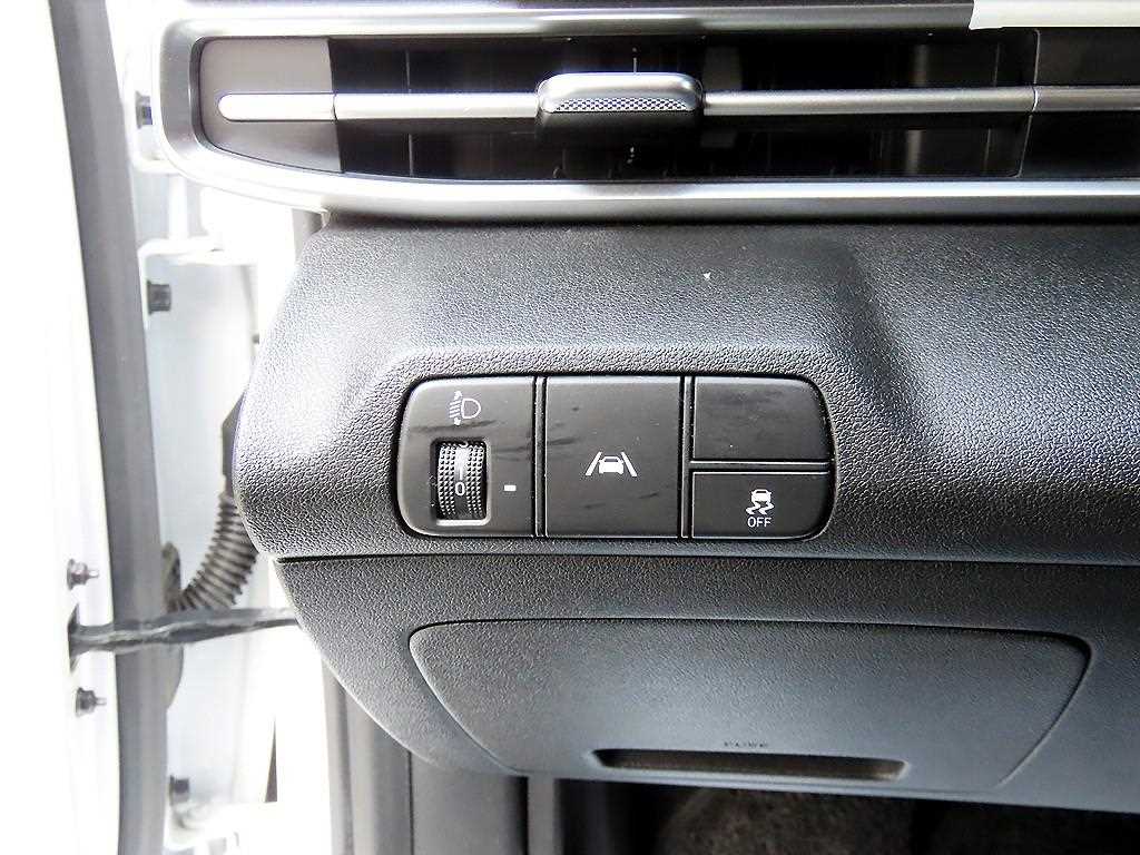 Hyundai Avante — photo 12