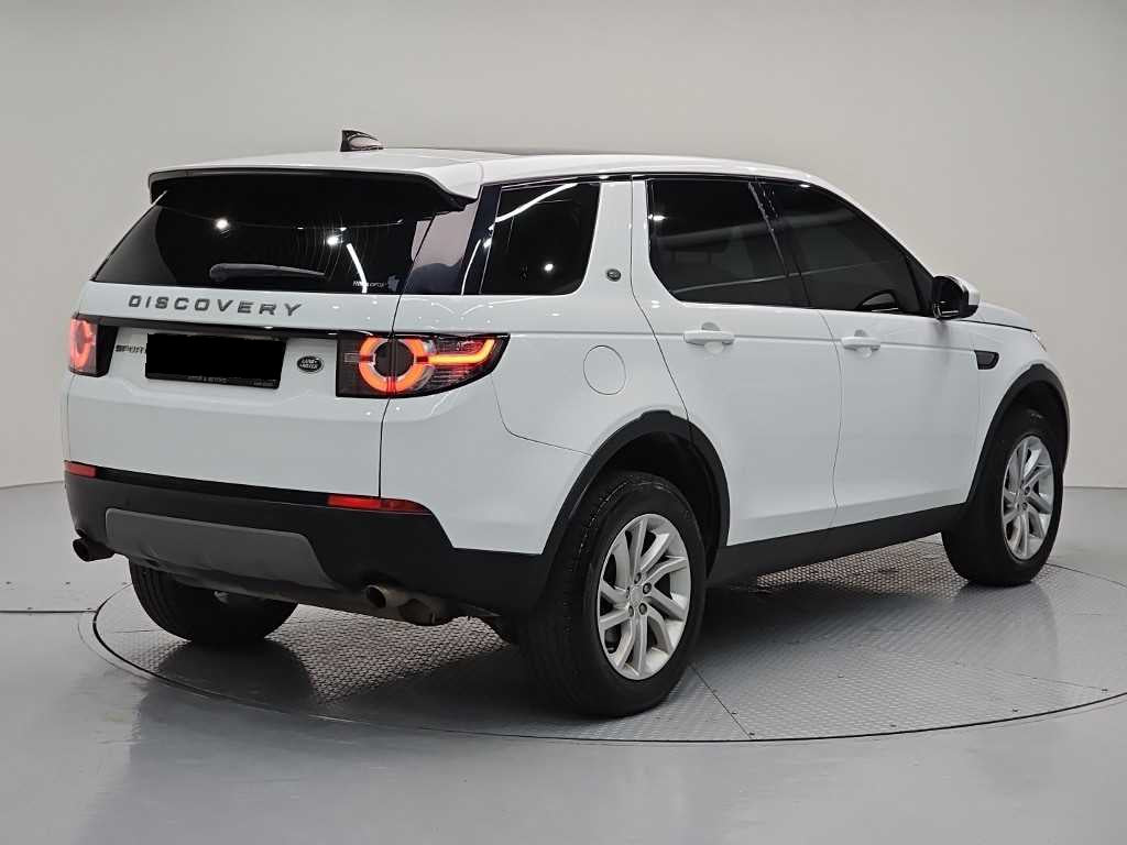 Land Rover Discovery Sport — photo 04