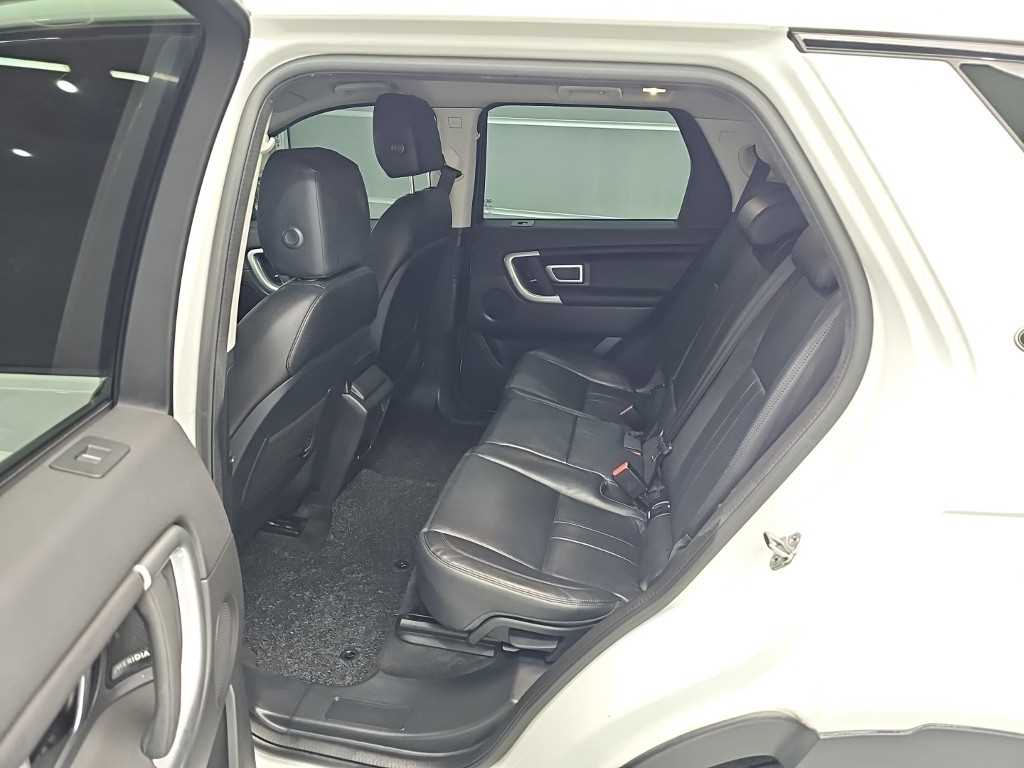 Land Rover Discovery Sport — photo 12