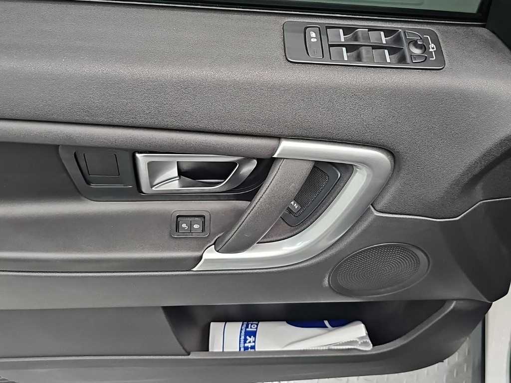 Land Rover Discovery Sport — photo 16