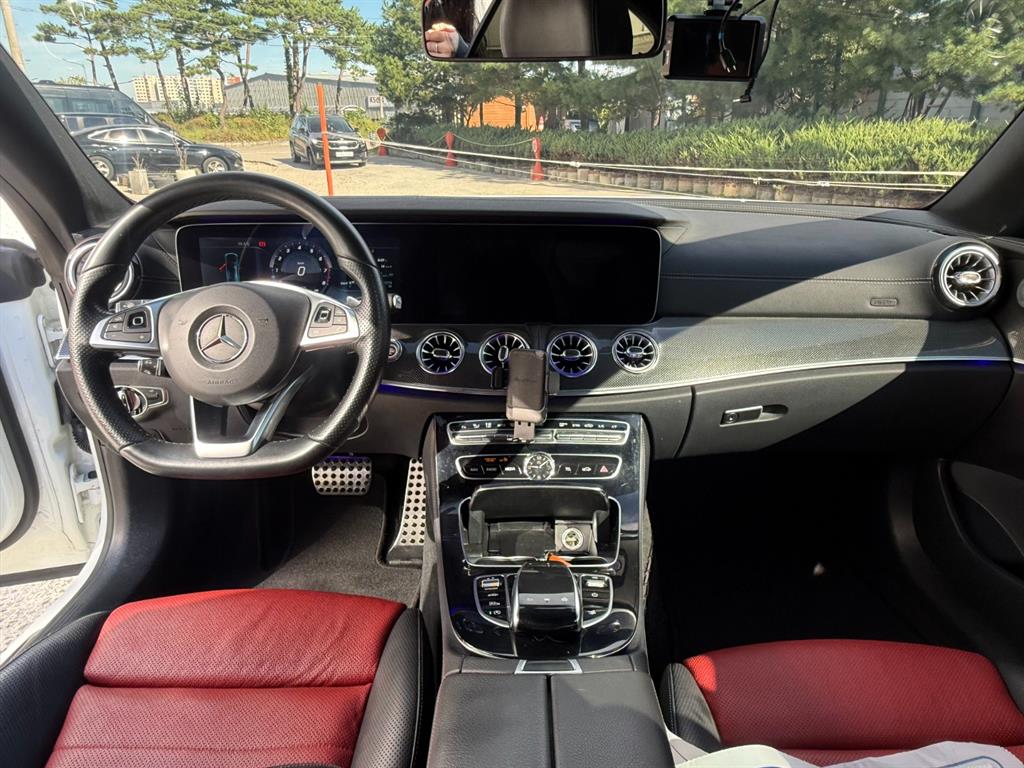 Mercedes-Benz E-Class — photo 07