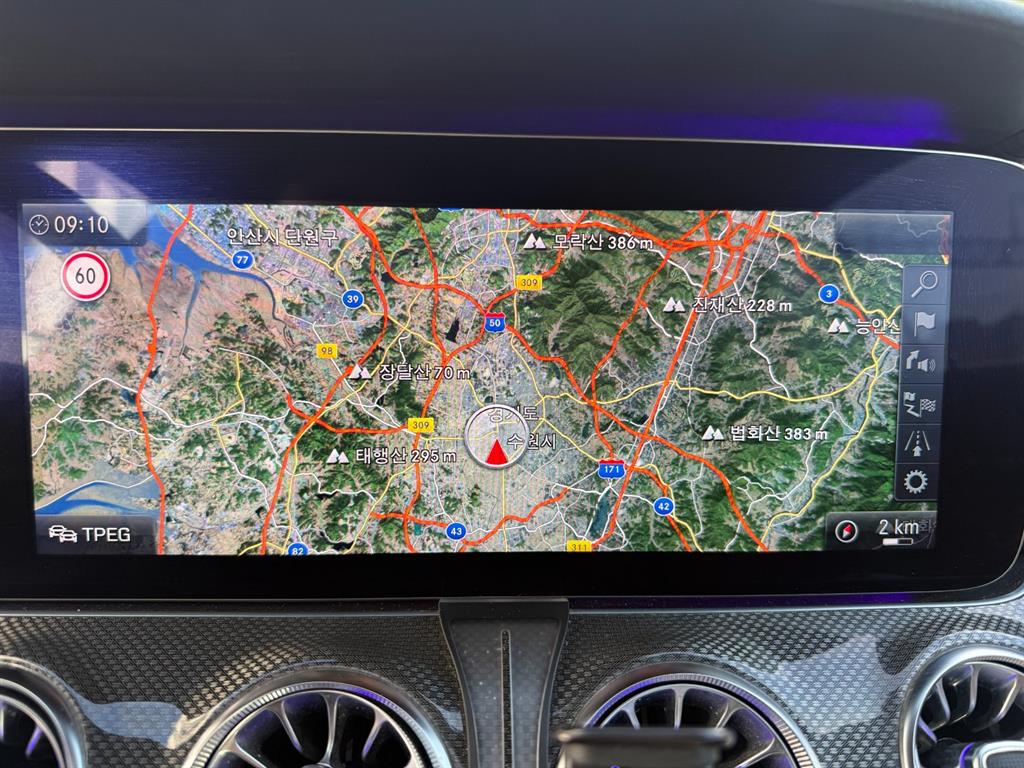 Mercedes-Benz E-Class — photo 15
