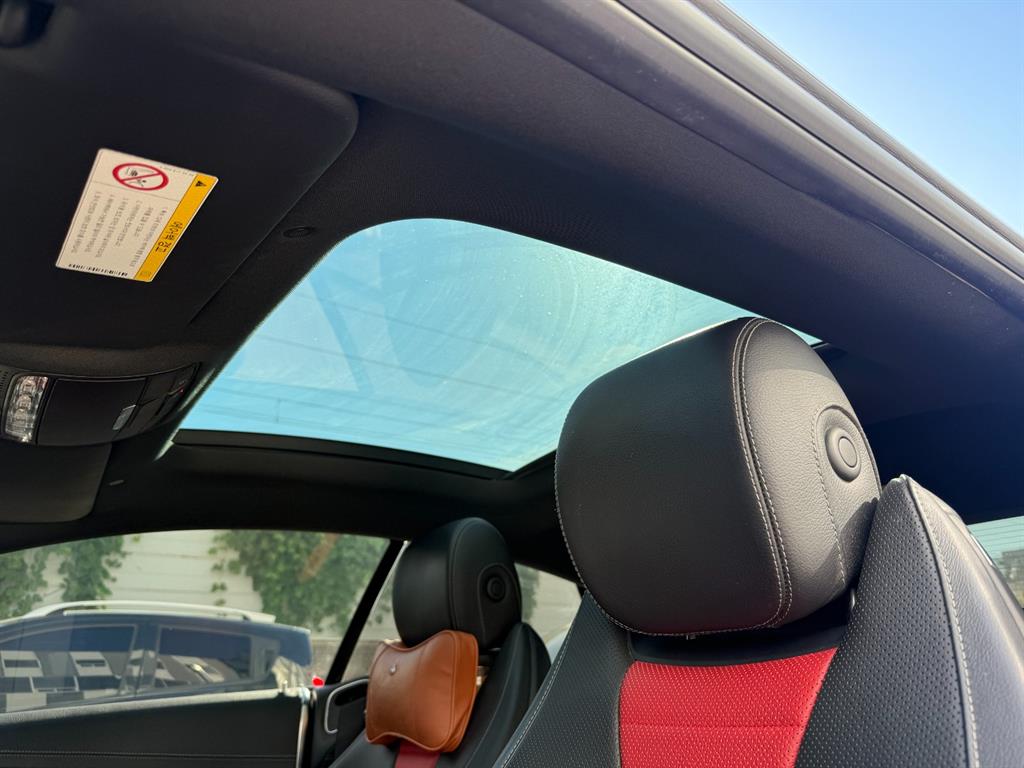 Mercedes-Benz E-Class — photo 17